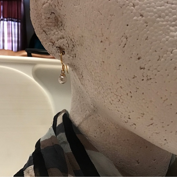 Dangle Pearl Earrings 🌸[2/$30.00]🌸 - Picture 2 of 7